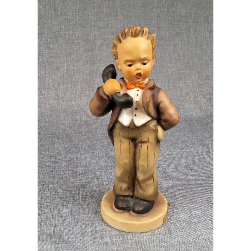 GOEBEL HUMMEL West Germany "Hello" 124/0 Hand Painted Porcelain Figurine TMK-3